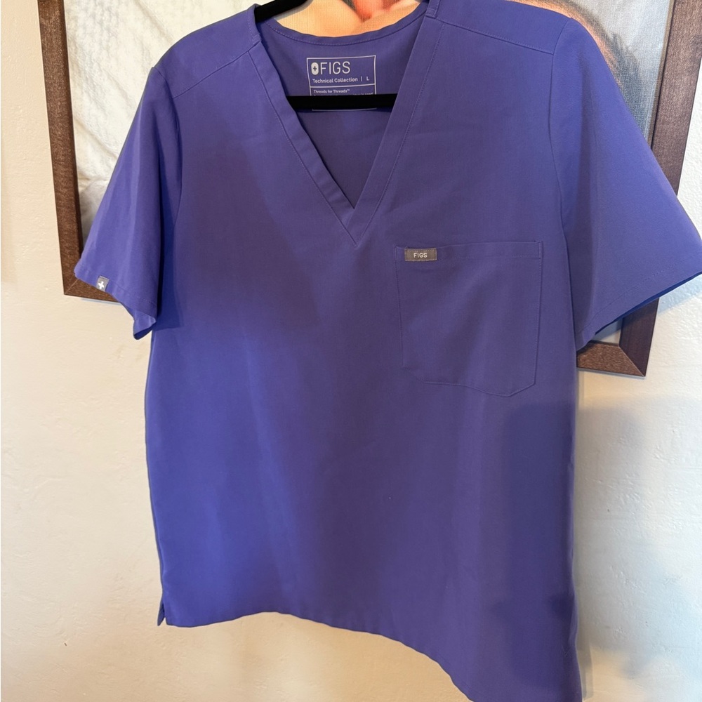 Catarina one pocket scrub in amethyst